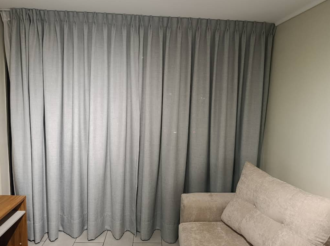 Cortinas instaladas, foto de Dennys